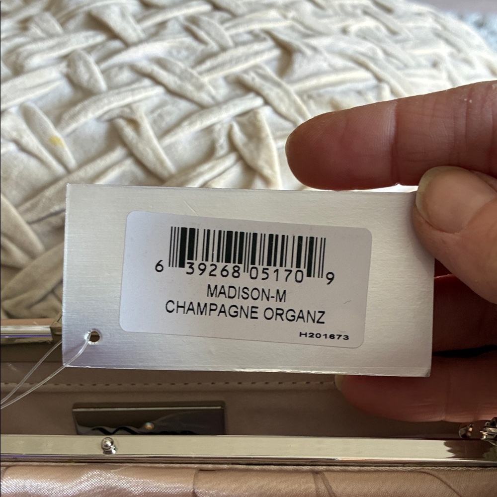 Charming Champagne Organza Clutch with Chain Strap NWT - Picture 5 of 12